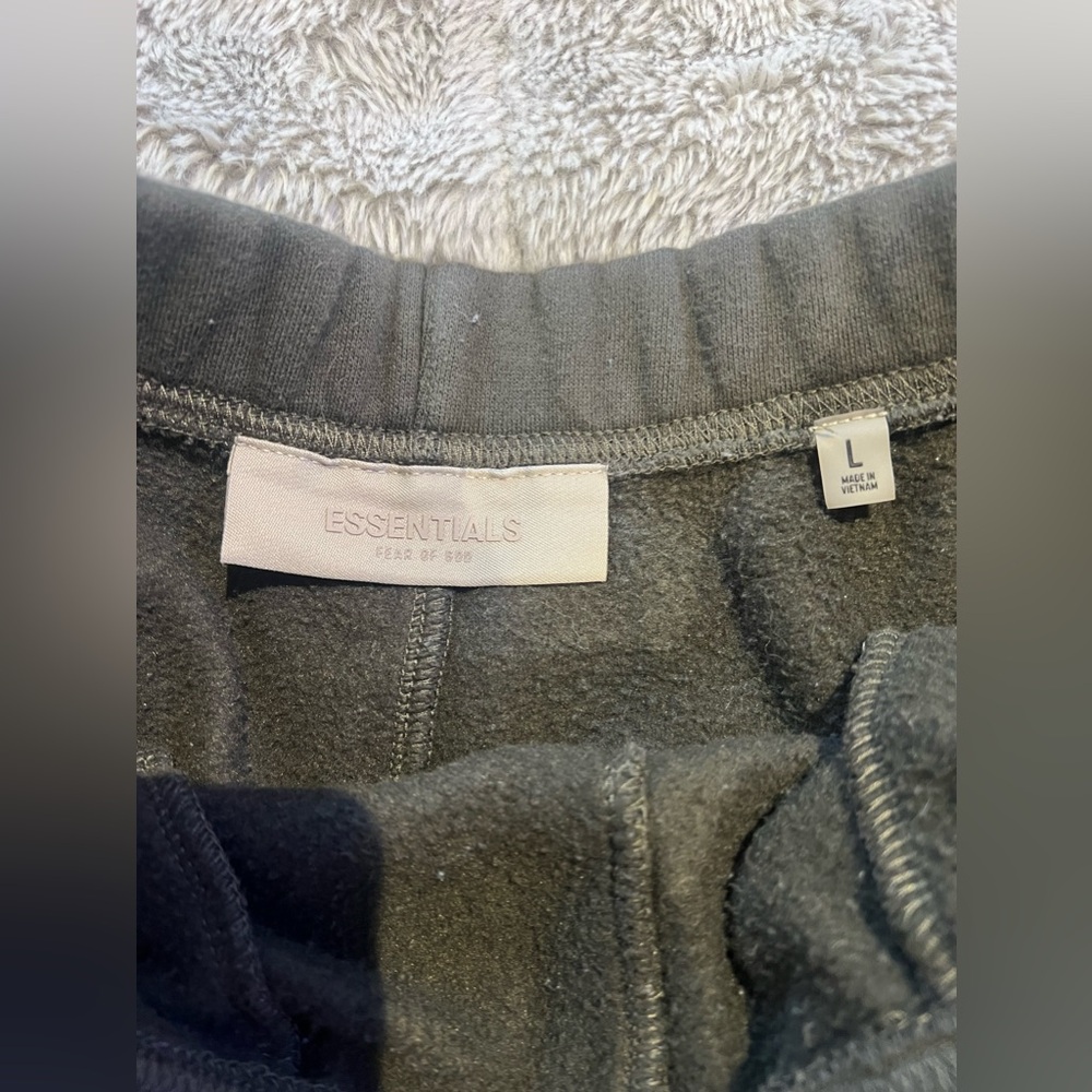 Essential fear of God jogger shorts